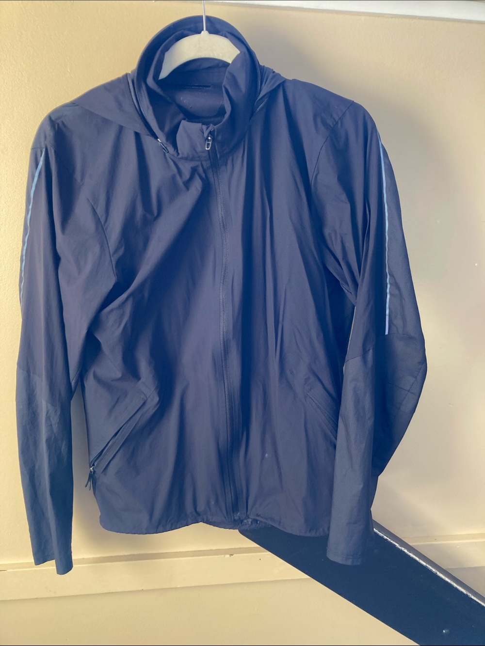 lululemon athletica black Mens spring Hooded Windbreaker Jacket S reflective